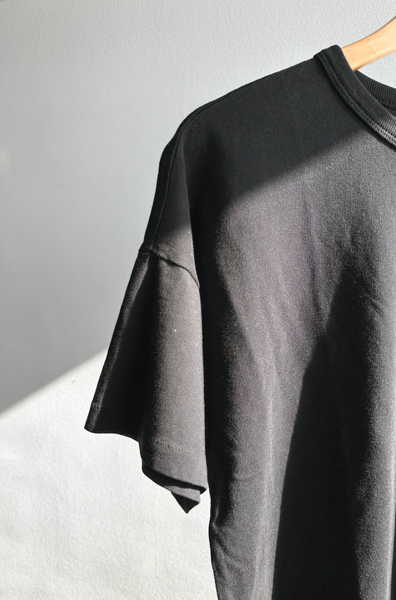Le Bon Shoppe - Her Tee, True Black | Sunchild®