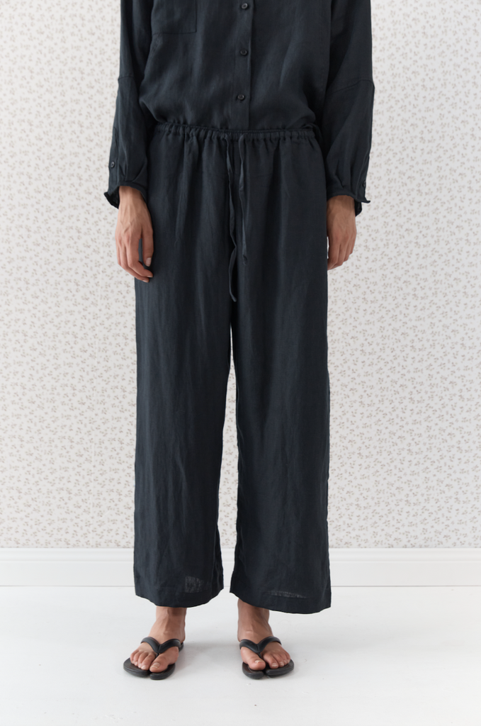 The Seam Set, Black Linen