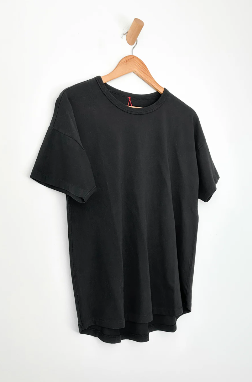 Le Bon Shoppe - Her Tee, True Black | Sunchild®