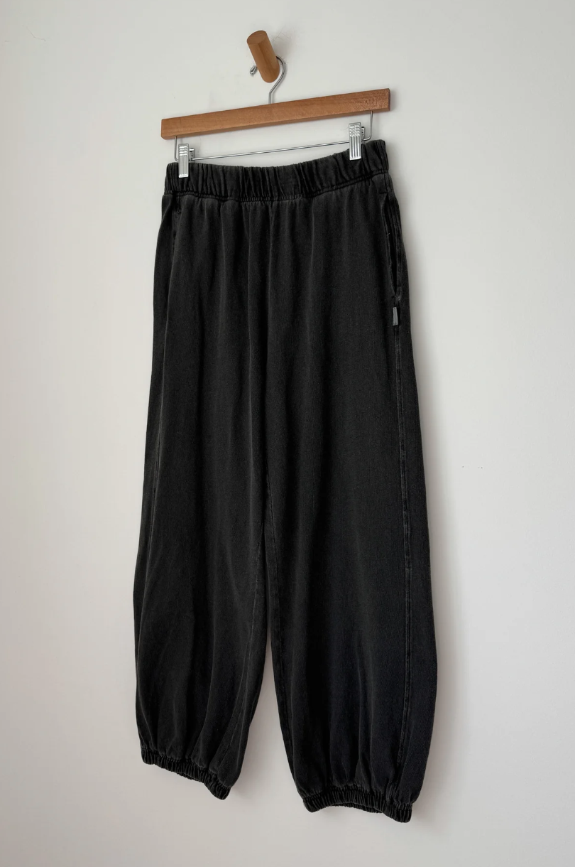 Le Bon Shoppe - Balloon Pants, Almost Black | Sunchild®