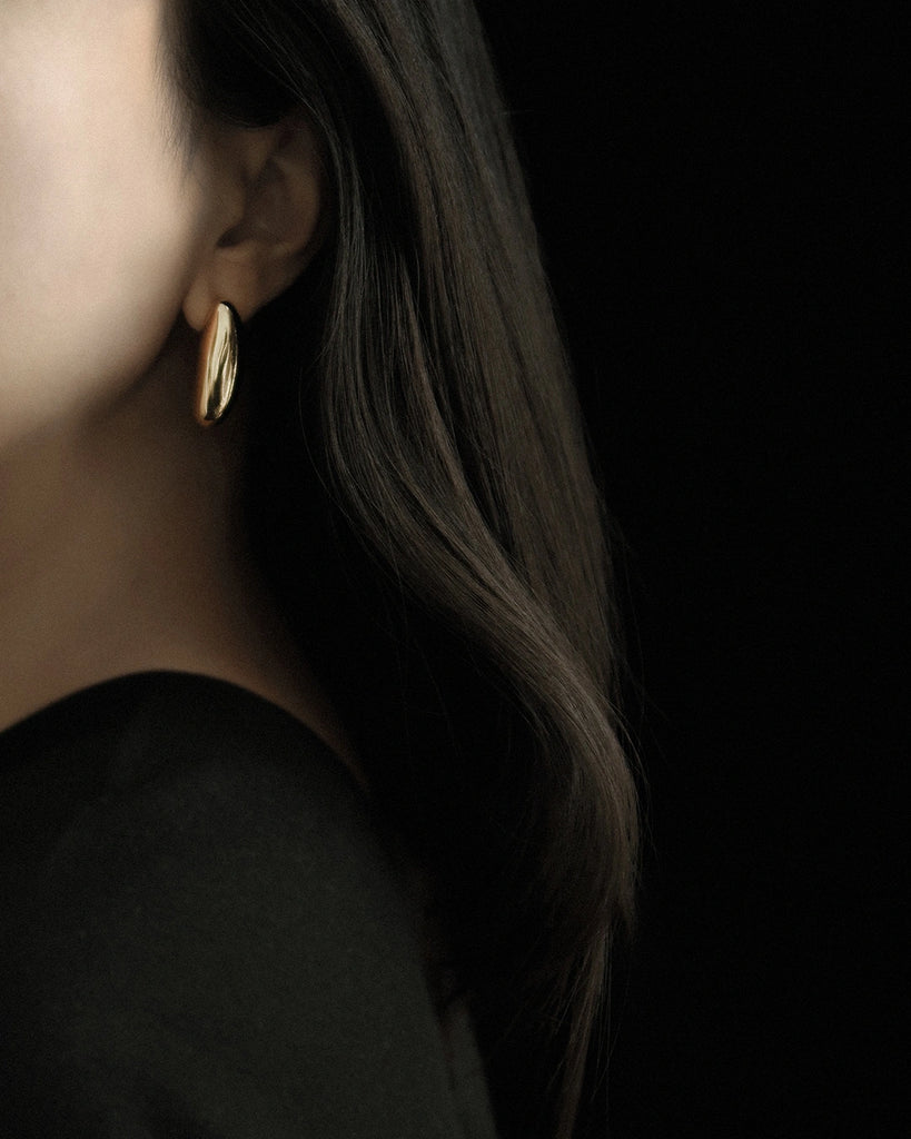 Ines Elongated Earrings, Gold
